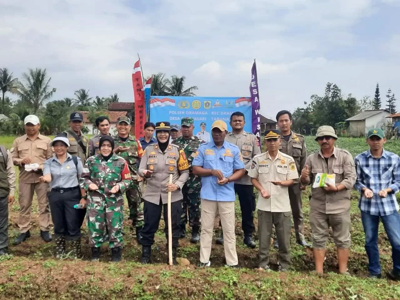 Muspika Ciomas Tanam Jagung Serentak Dukung Program Ketahanan Pangan Presiden RI