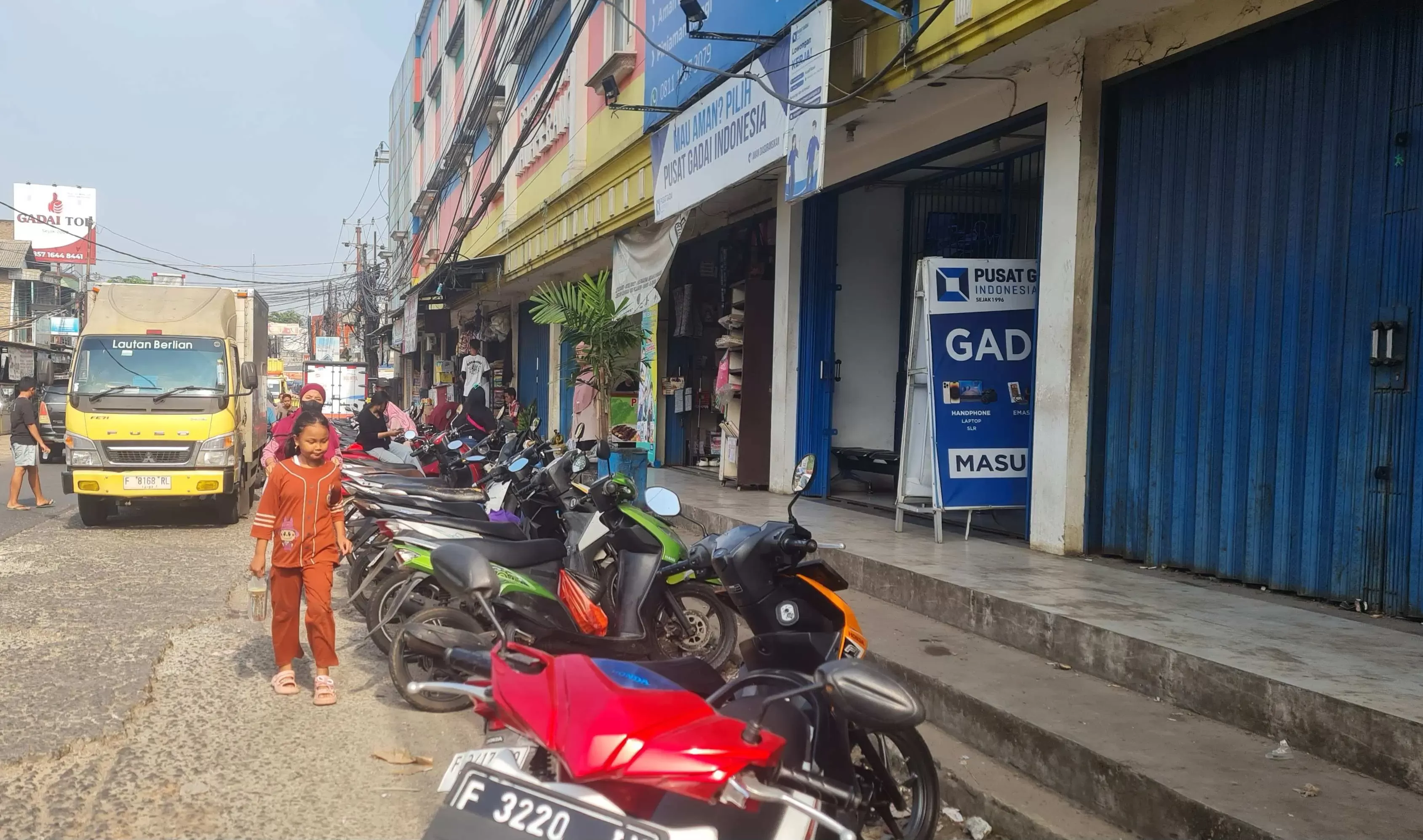 Pasar Niaga Wanaherang: Macet Tiap Pagi, Pajak Tak Bayar Sejak 2022?
