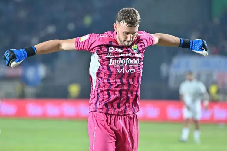 Adam Przybek Tinggalkan Eropa Demi Persib Bandung: Hanya Butuh 30 Detik untuk Putuskan Gabung!