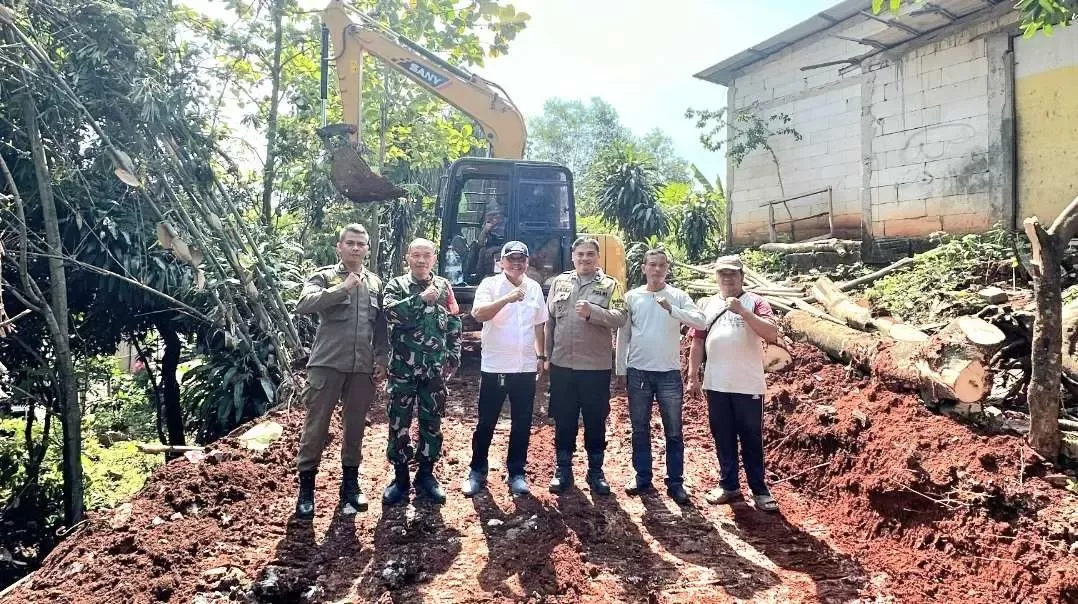 Pemdes Klapanunggal Buka Akses Jalan Baru Antar Warga Kampung Ci Bugis