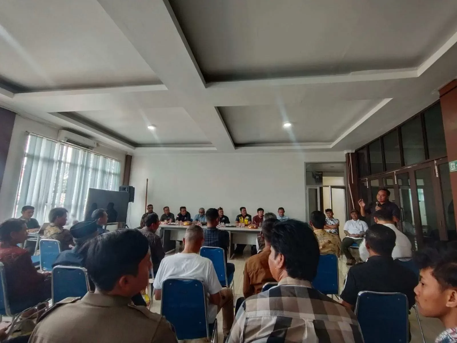 Aksi Damai Berbuah Hasil, Warga Jonggol Sepakati Perbaikan Jalan Terdampak Proyek Bendungan Cijurey