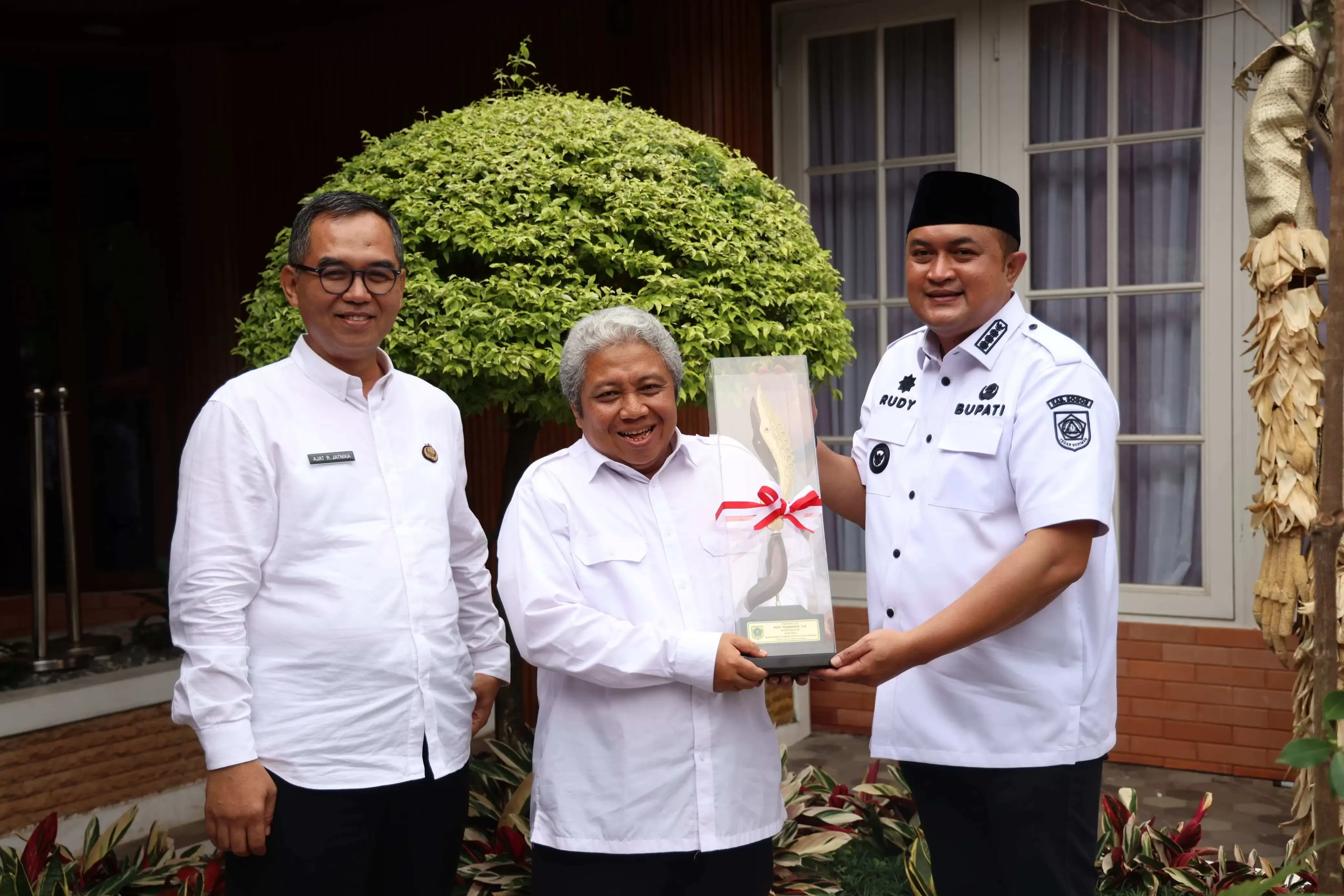 Bupati Bogor Dukung Pelestarian Hutan Gunung Sanggabuana dan Puncak: Siap Jadi Pionir Ketahanan Ekologis