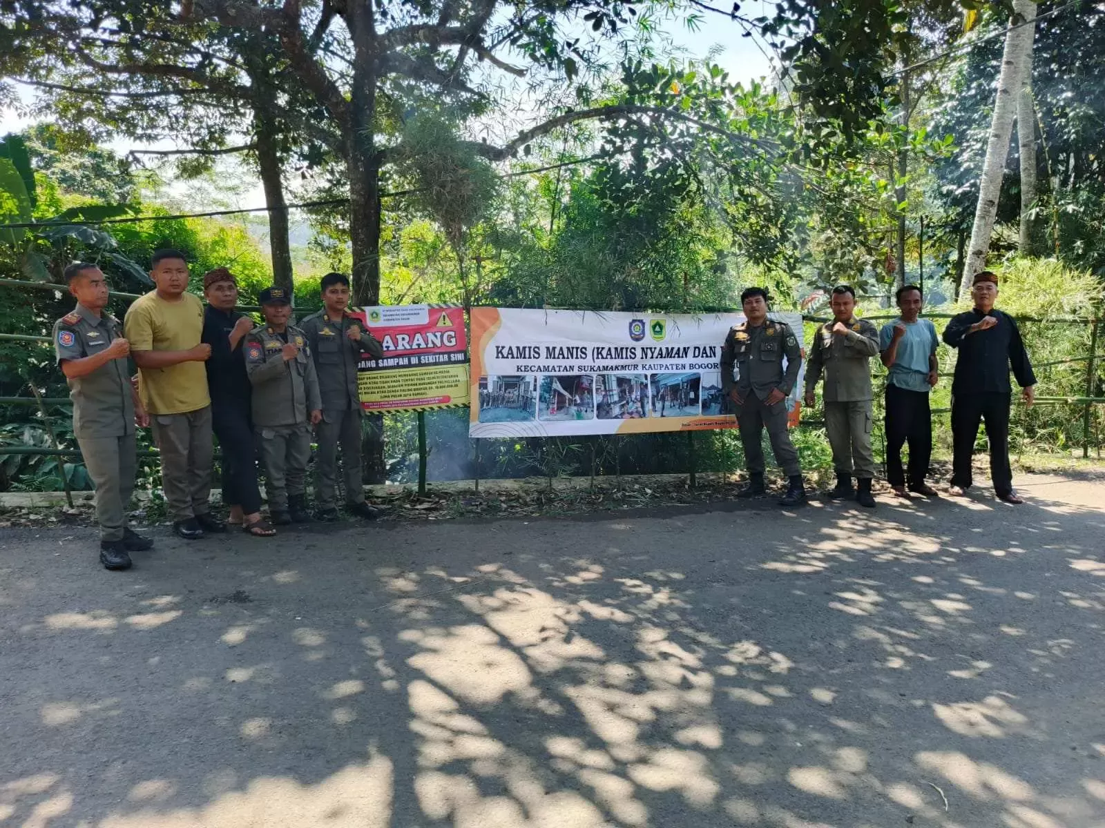 Program Kamis Nyaman dan Harmonis fokus pada penataan lingkungan, pembersihan sampah dan edukasi warga di Desa Sukaharja