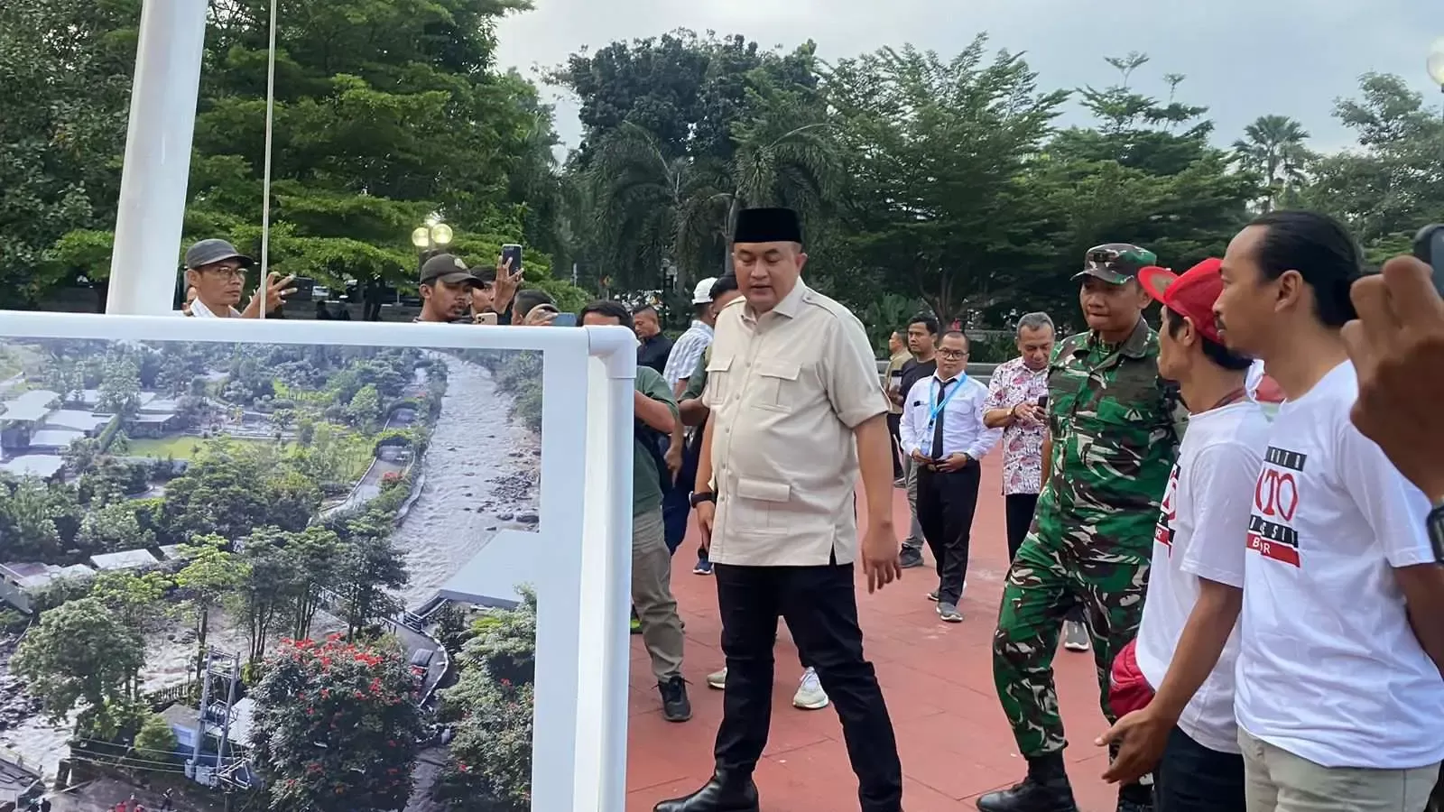 PFI Bogor Gelar Pameran Foto Resolusi di Situ Plaza Cibinong: Menyibak 100 Hari Kerja Bupati Rudy Susmanto – Jaro Ade