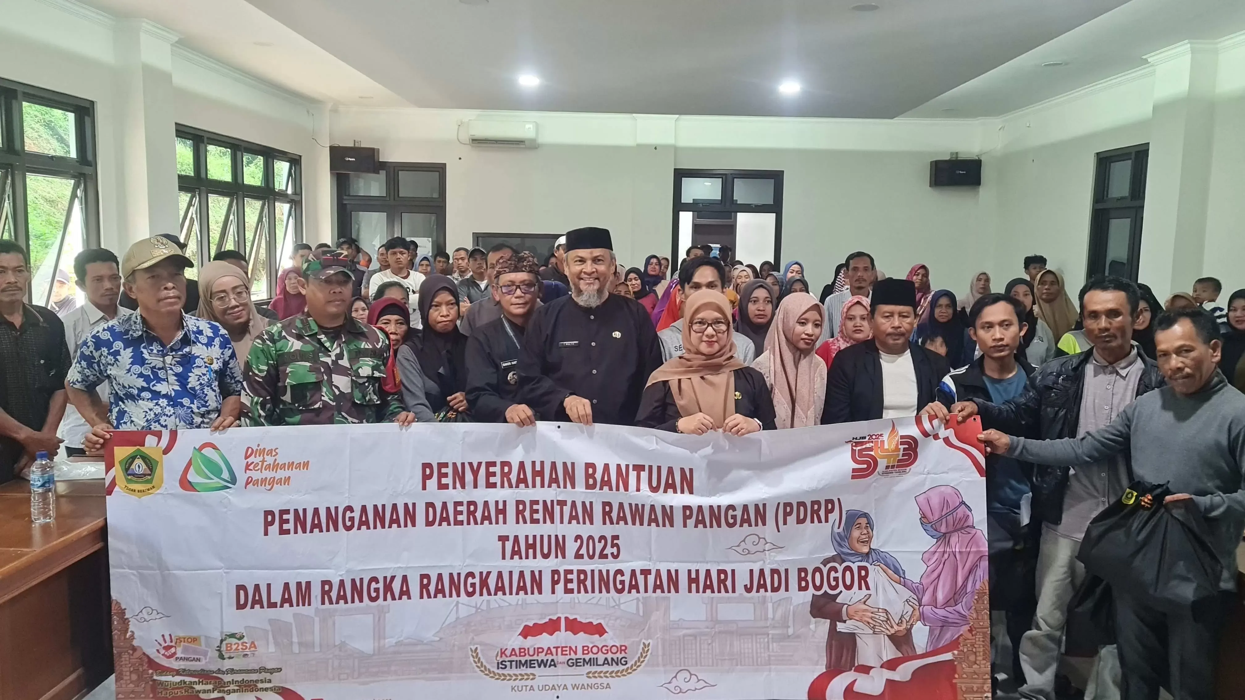 Dinas Ketahanan Pangan Kabupaten Bogor Salurkan Bantuan CPPD dan PDRP untuk Korban Bencana di Sukamakmur