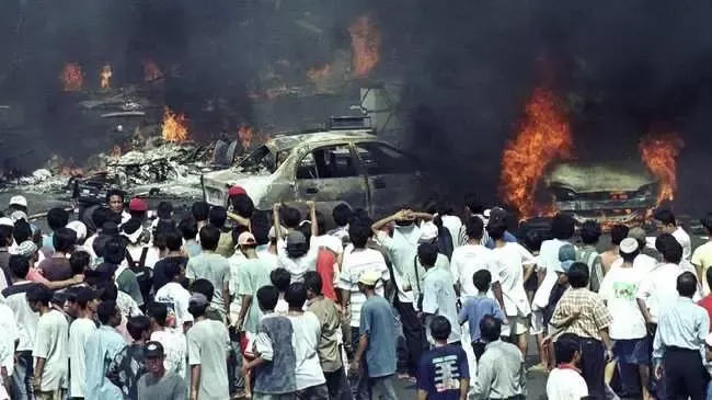 Sejarah Kelam 1998: Krisis Ekonomi, Kerusuhan, dan Reformasi