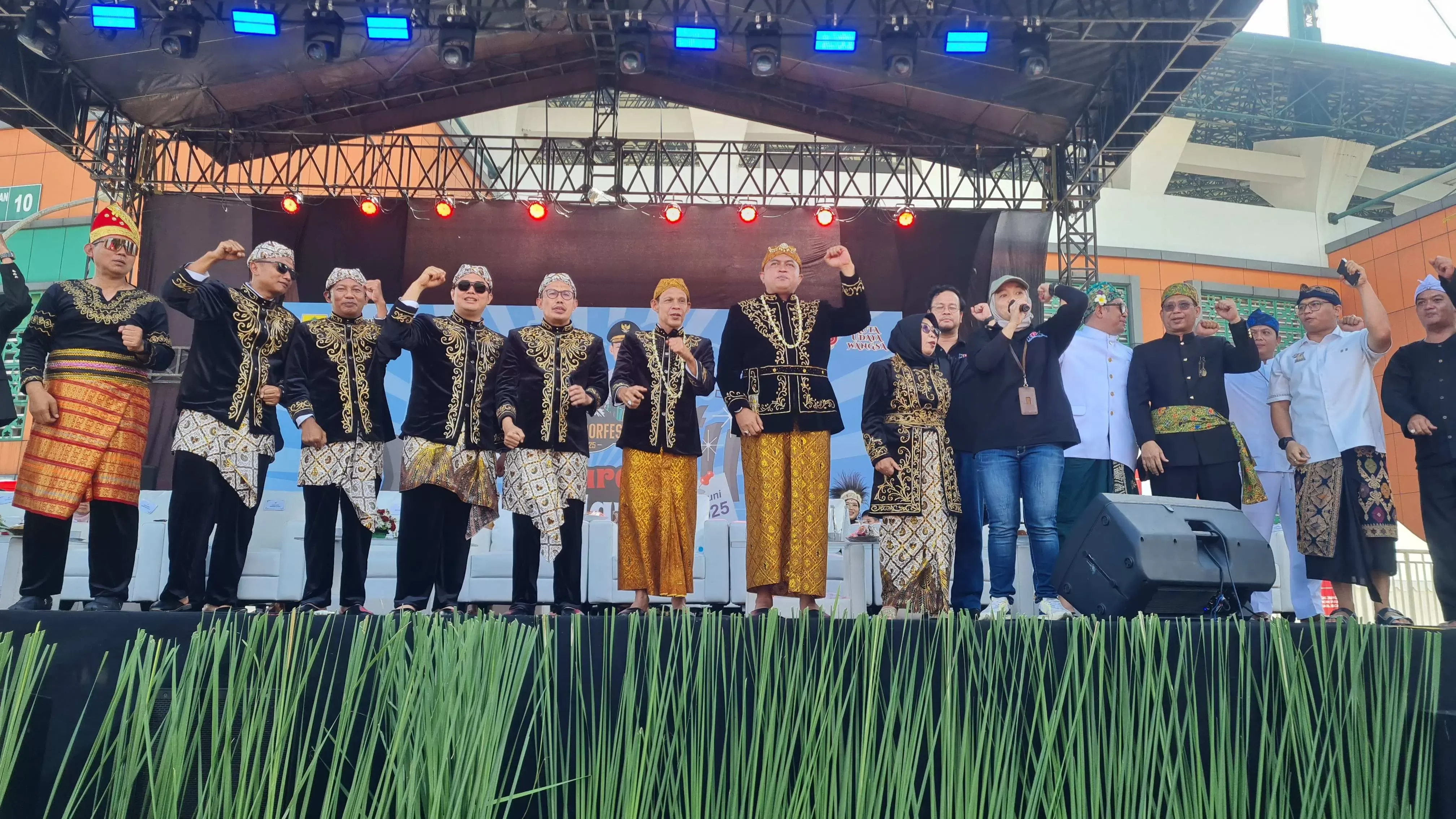 Ribuan Warga Meriahkan Helaran Budaya HJB ke-543 di Cibinong, Bogor