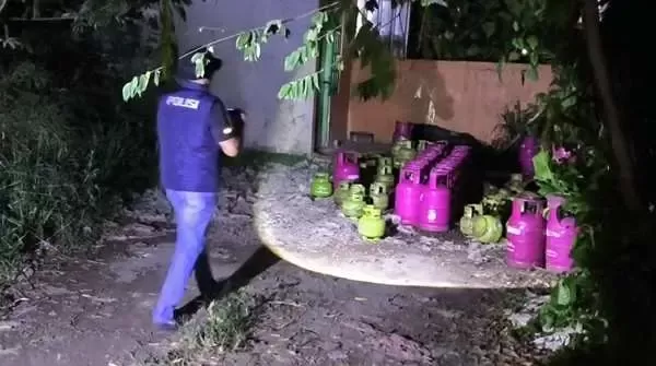 Polsek Cileungsi dan Mabes Polri Gerebek Tempat Oplosan Gas Subsidi, Ratusan Tabung Diamankan