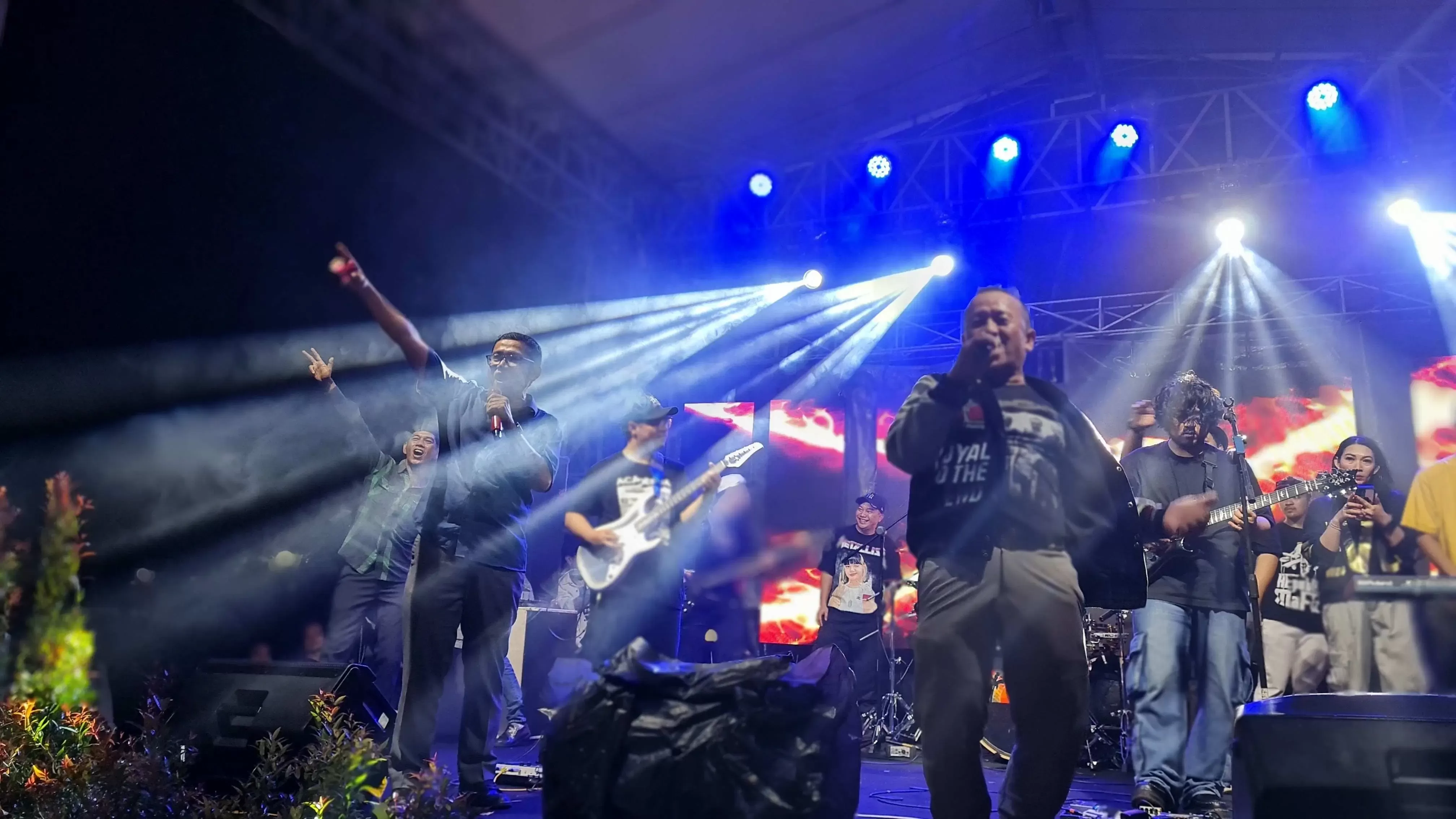 Gunung Putri dibuat JENGAH, Sandy Pas Band Soroti Isu Lingkungan dan Premanisme di Acara Lokal Pride