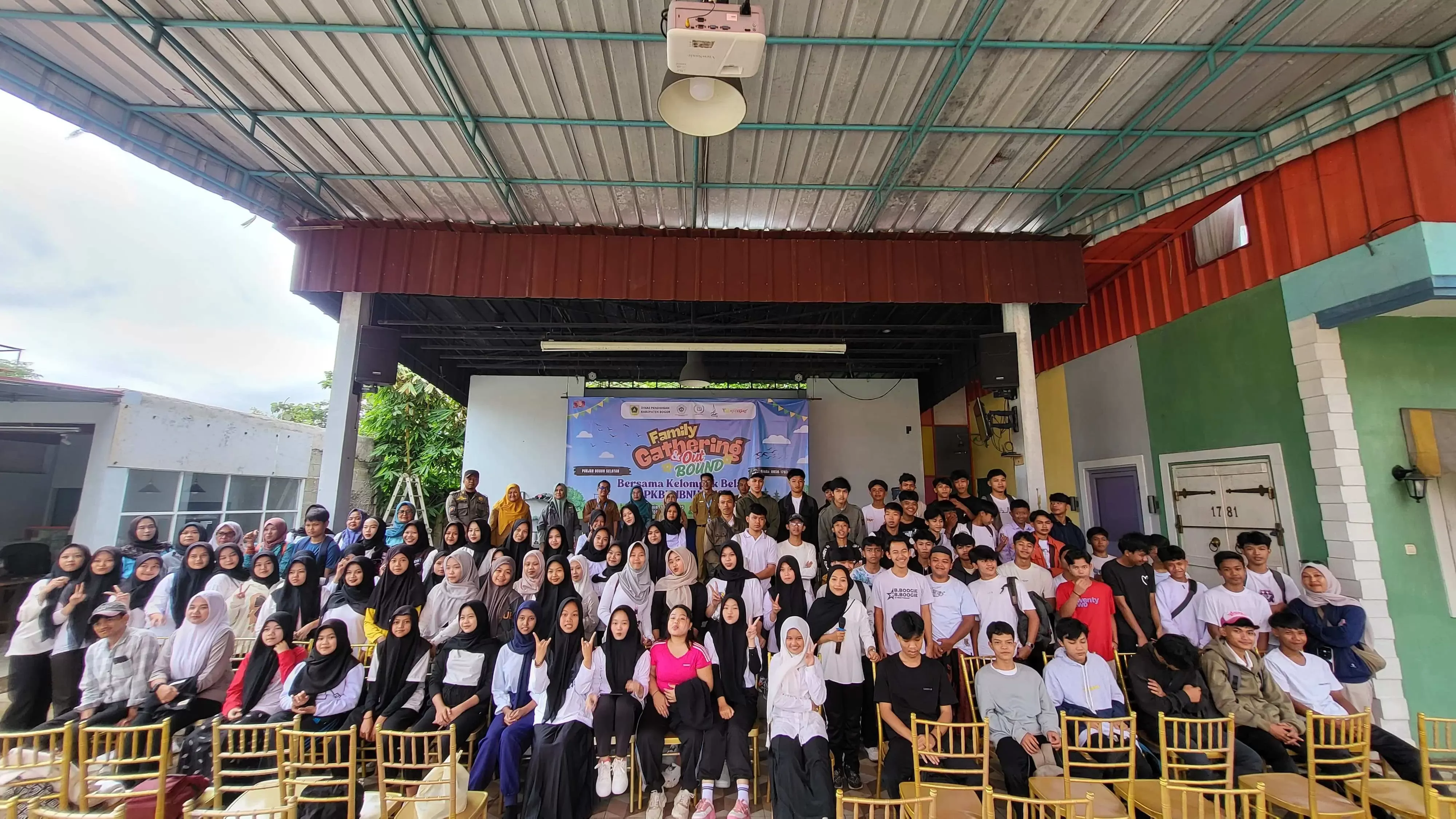 PKBM Ibnu Rusy Gelar Outbound dan Family Gathering di Cijeruk: Bangun Solidaritas dan Kreativitas Siswa