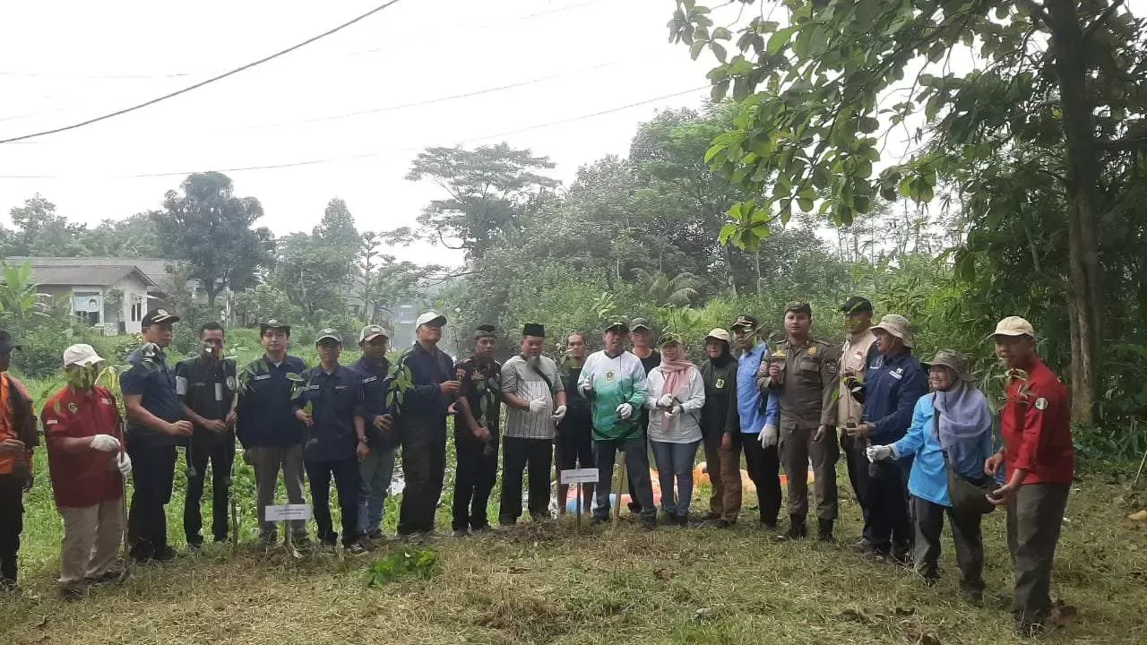 Karang Taruna Desa Karanggan Gelar Aksi Lingkungan: Tanam 1000 Pohon dan Bersihkan Setu Babakan