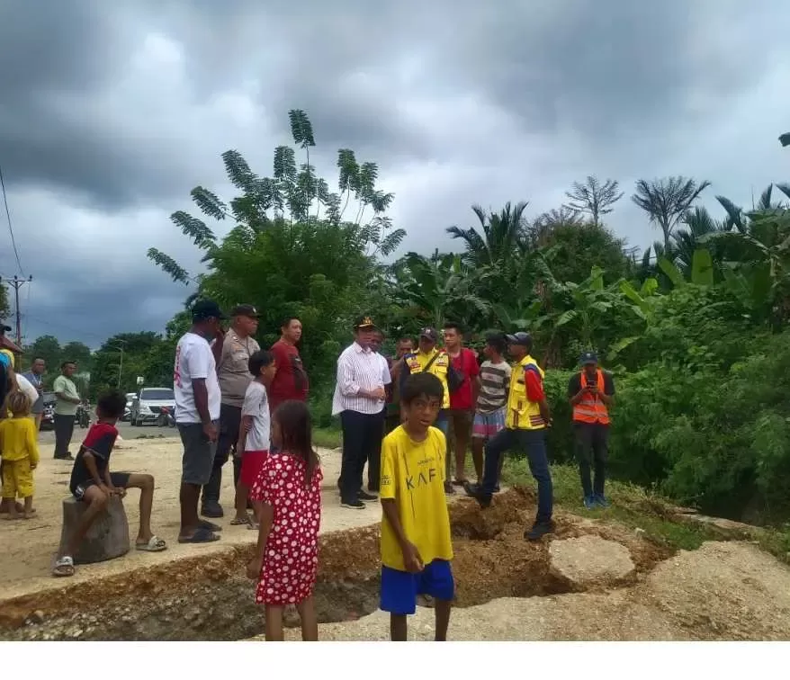 VIRAL: Jembatan Putus di Arui Kepulauan Tanimbar, Wabup Langsung Tinjau Lokasi