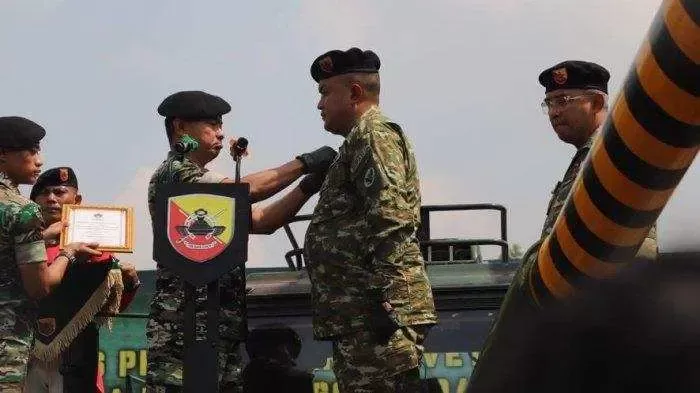Bupati Bogor Rudy Susmanto Terima Brevet Kehormatan dari Pussenkav TNI AD