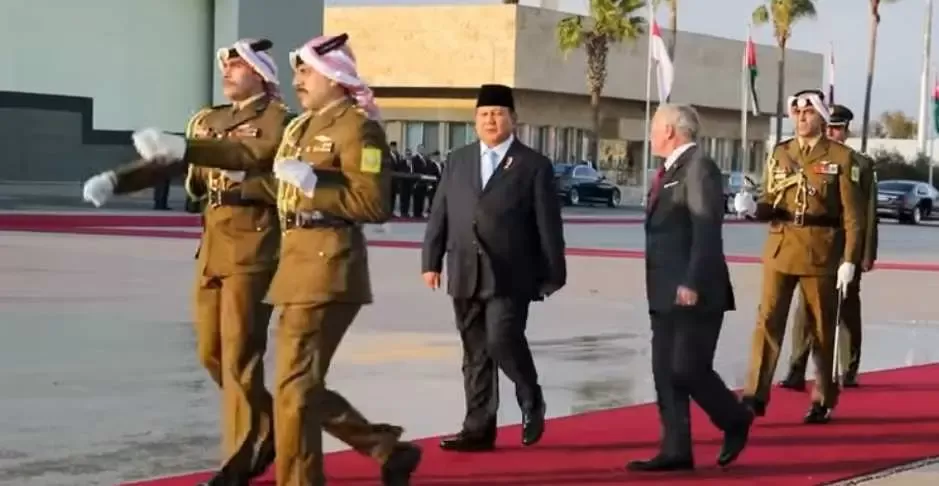 Sambutan Hangat dan Penghormatan Tinggi, Presiden Prabowo Disambut Langsung Raja Abdullah II di Amman