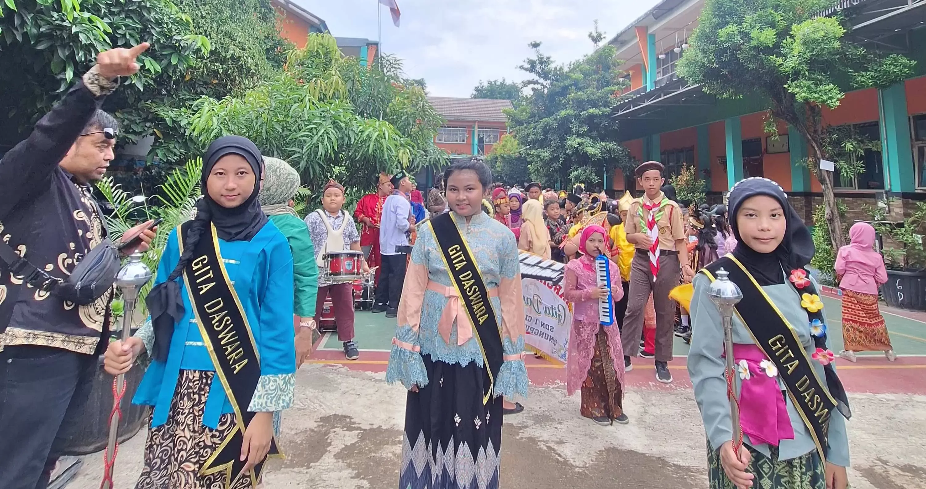 SDN Cicadas 1 Meriahkan Hari Kartini dengan Karnaval Budaya, Ratusan Siswa Turut Berpartisipasi
