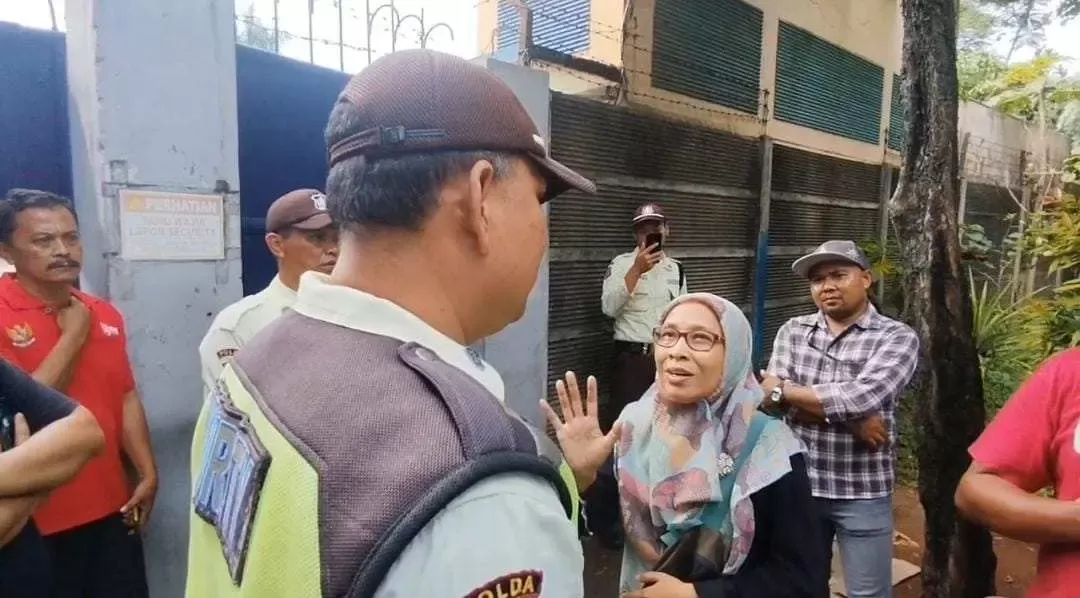 Dihadang Satpam, Petugas DLH Cekcok Saat Telusuri Pencemaran di Situ Rawa Jejed