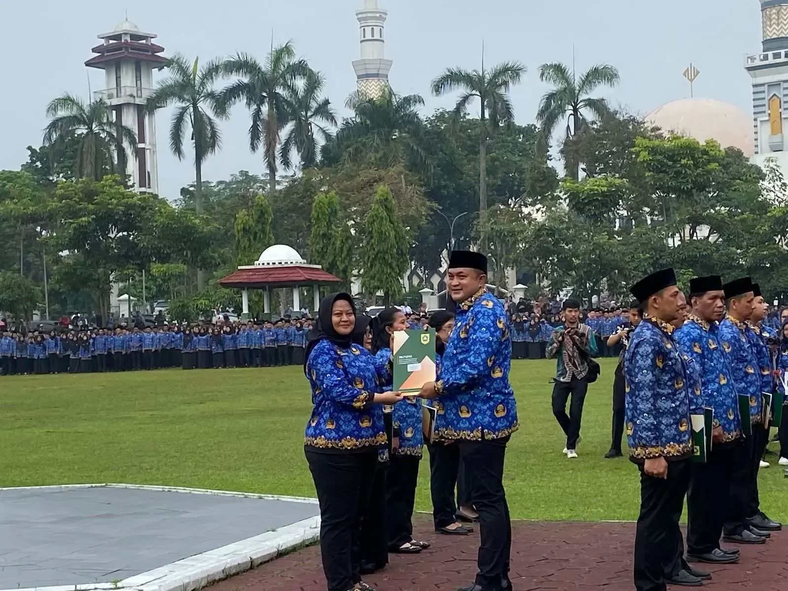Bupati Bogor Lantik Ribuan CPNS dan PPPK