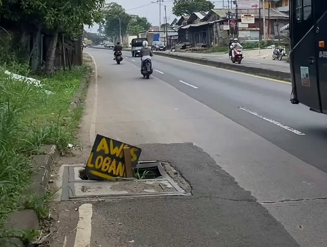 Viral! Lubang di Jalan Raya Kemang-Bogor KM 26 Ancam Keselamatan Pengendara