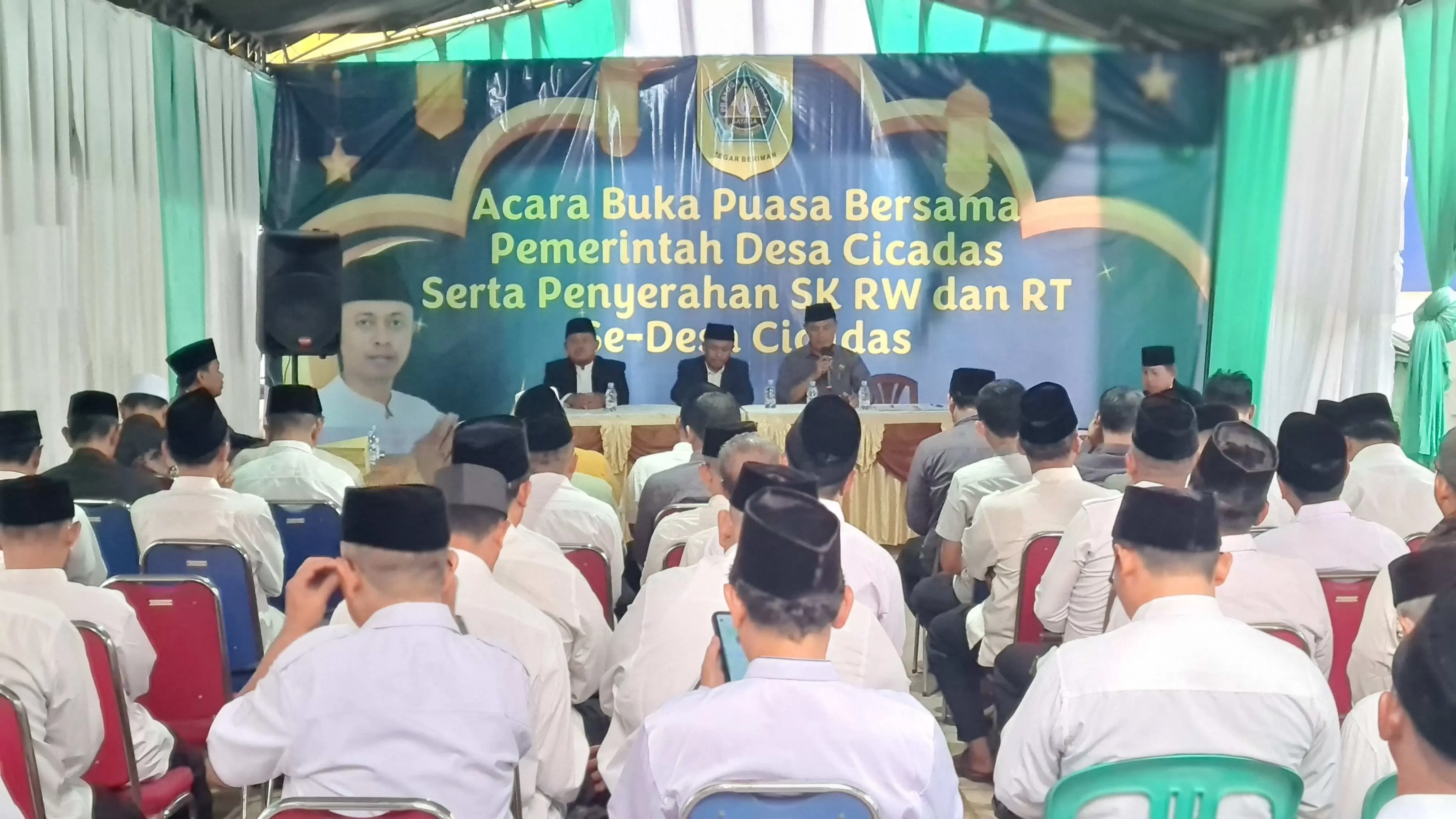 Pemdes Cicadas Gelar Buka Puasa Bersama dan Serahkan SK RT/RW