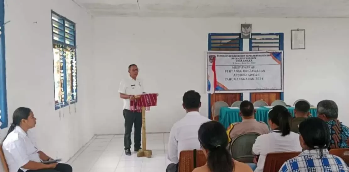 Camat Fordata Hadiri Musyawarah Pertanggungjawaban APBDes Awear Lama 2024