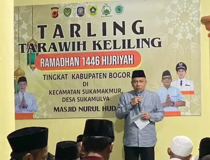 Kepala Dinas Kabupaten Bogor Serahkan Bantuan Rp10 Juta untuk Sarana Keagamaan di Desa Sukamulya