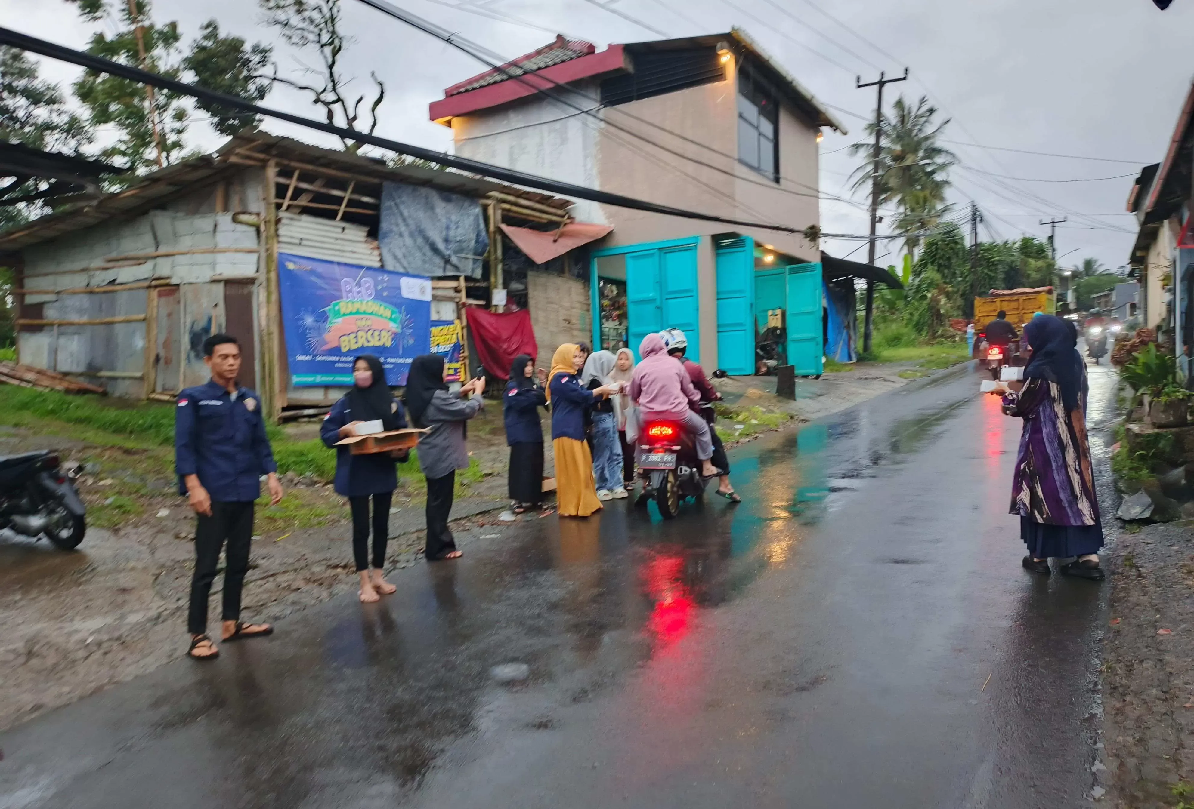Katar Ciburayut dan Tagar Motekar Bagi Takjil Gratis di Ramadhan Nan Berseri