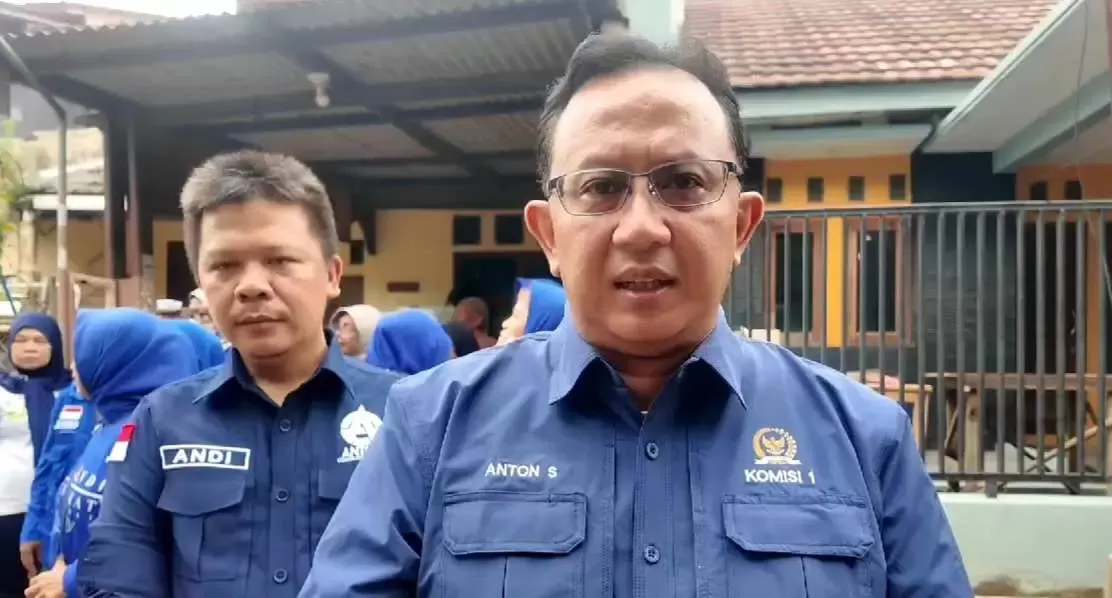 H. Anton Sukartono Suratto Sambangi Korban Banjir di Gunung Putri, Beri Bantuan dan Janji Perjuangkan Solusi