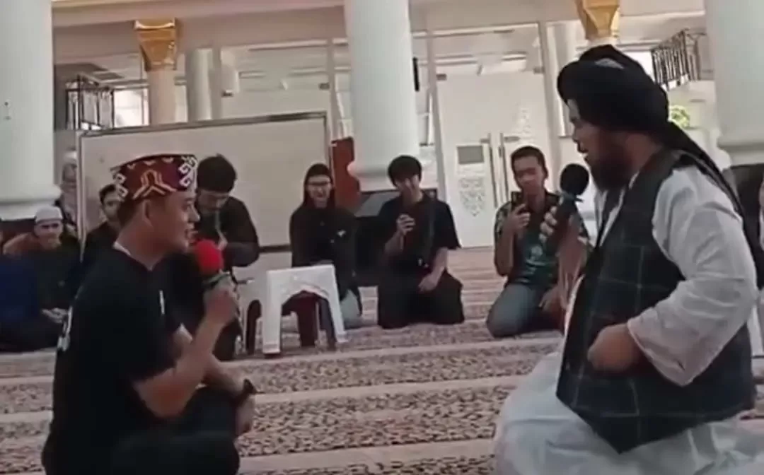 Bobon Santoso Resmi Mualaf, Momen Syahadatnya Viral di Media Sosial