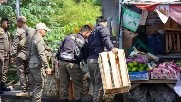 Satpol PP Kabupaten Bogor Tertibkan Pedagang Liar di Stasiun Cilebut, Atasi Kemacetan