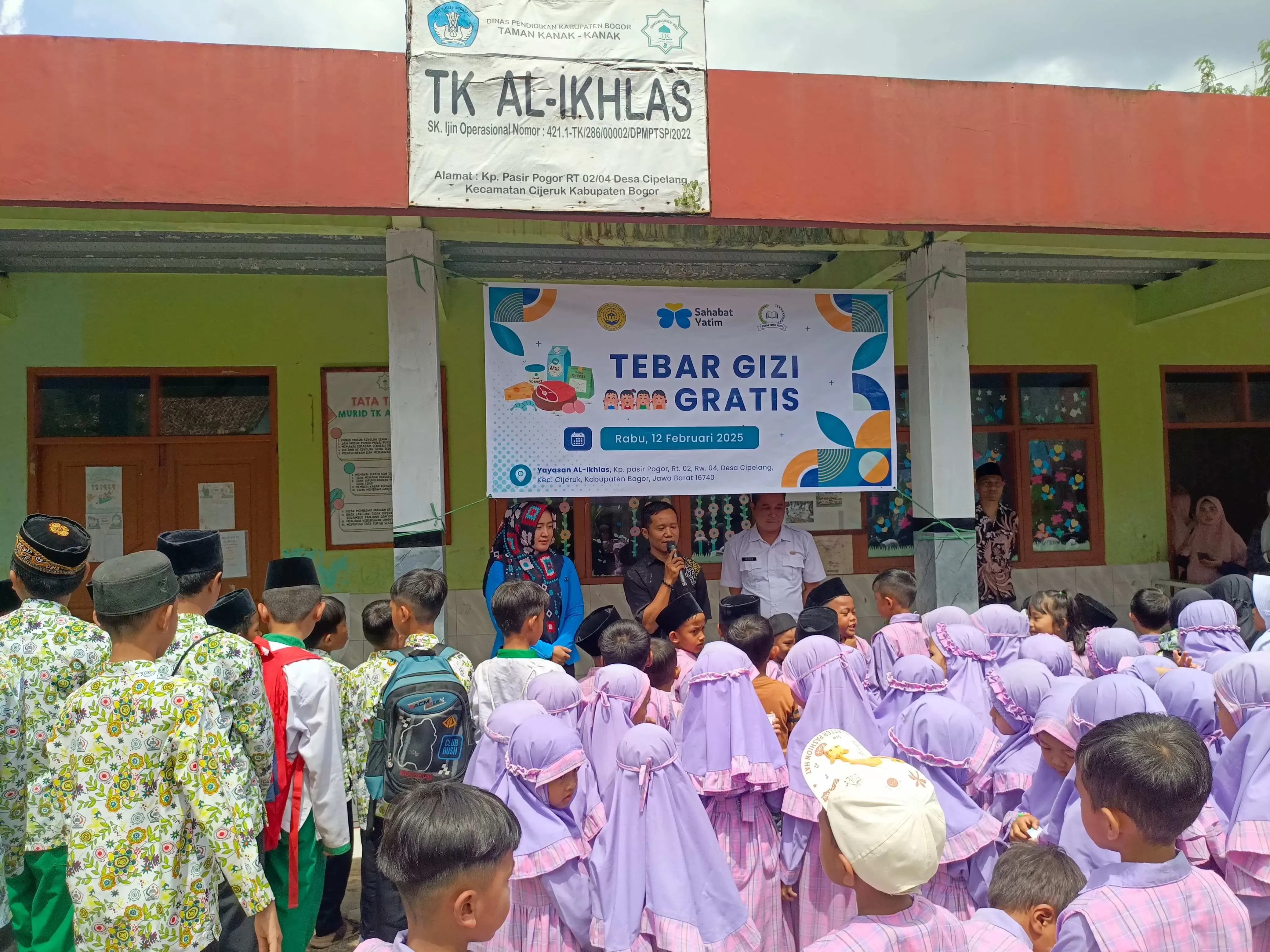 Alumni SMPN 1 Cijeruk Tebar 300 Paket Gizi Gratis di TK dan MDTA Al Ikhlas