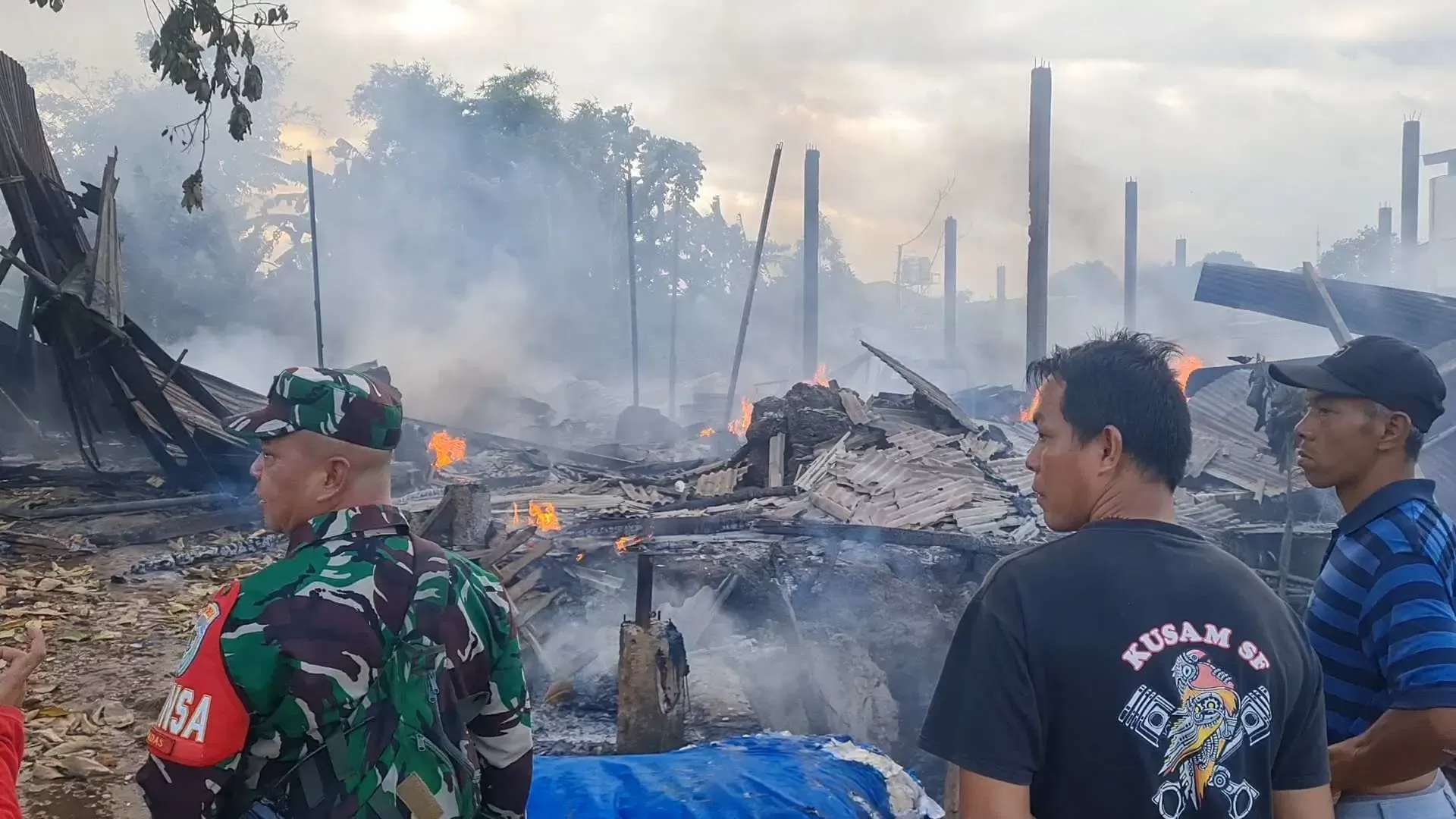 Kebakaran Hebat di Cicadas, 1 Mobil Hangus dan Kerugian Capai Rp100 Juta