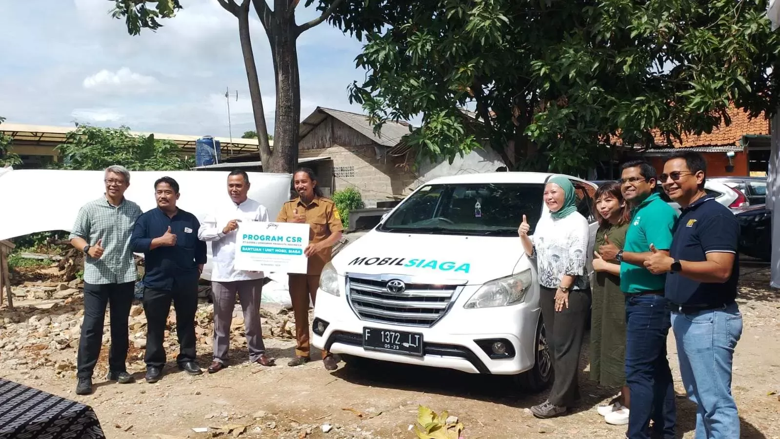 PT Godrej Salurkan Bantuan Mobil Siaga untuk Warga Kampung Parung Tanjung