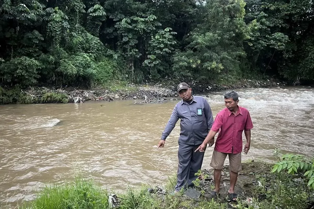 Bocah 2 Tahun Hanyut di Sungai Ciliwung, Tim Gabungan Lakukan Pencarian Intensif