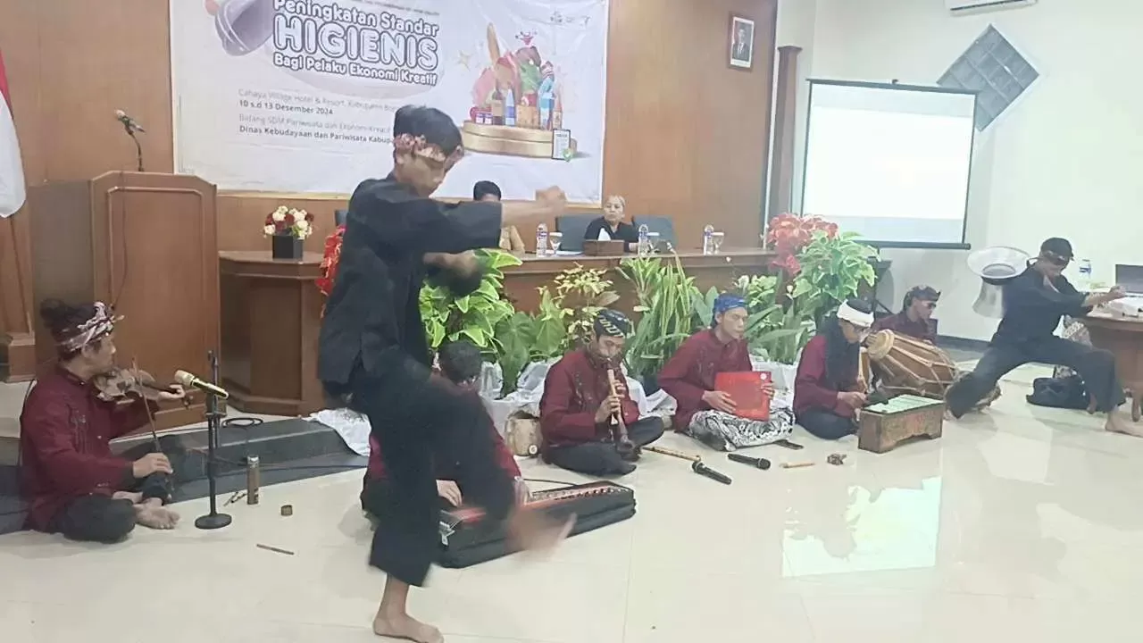 Pharaswara Etnika: Harmoni Musik Tradisional yang Menginspirasi di Bimtek Disbudpar Bogor