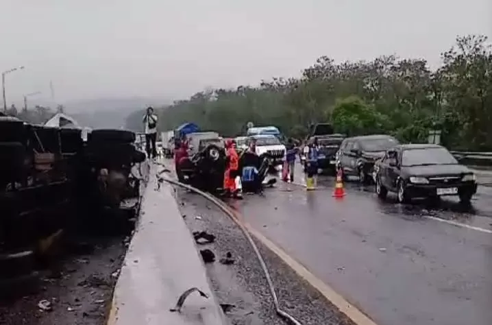 Tabrakan Beruntun di Km 92 Tol Cipularang Libatkan 10 Kendaraan
