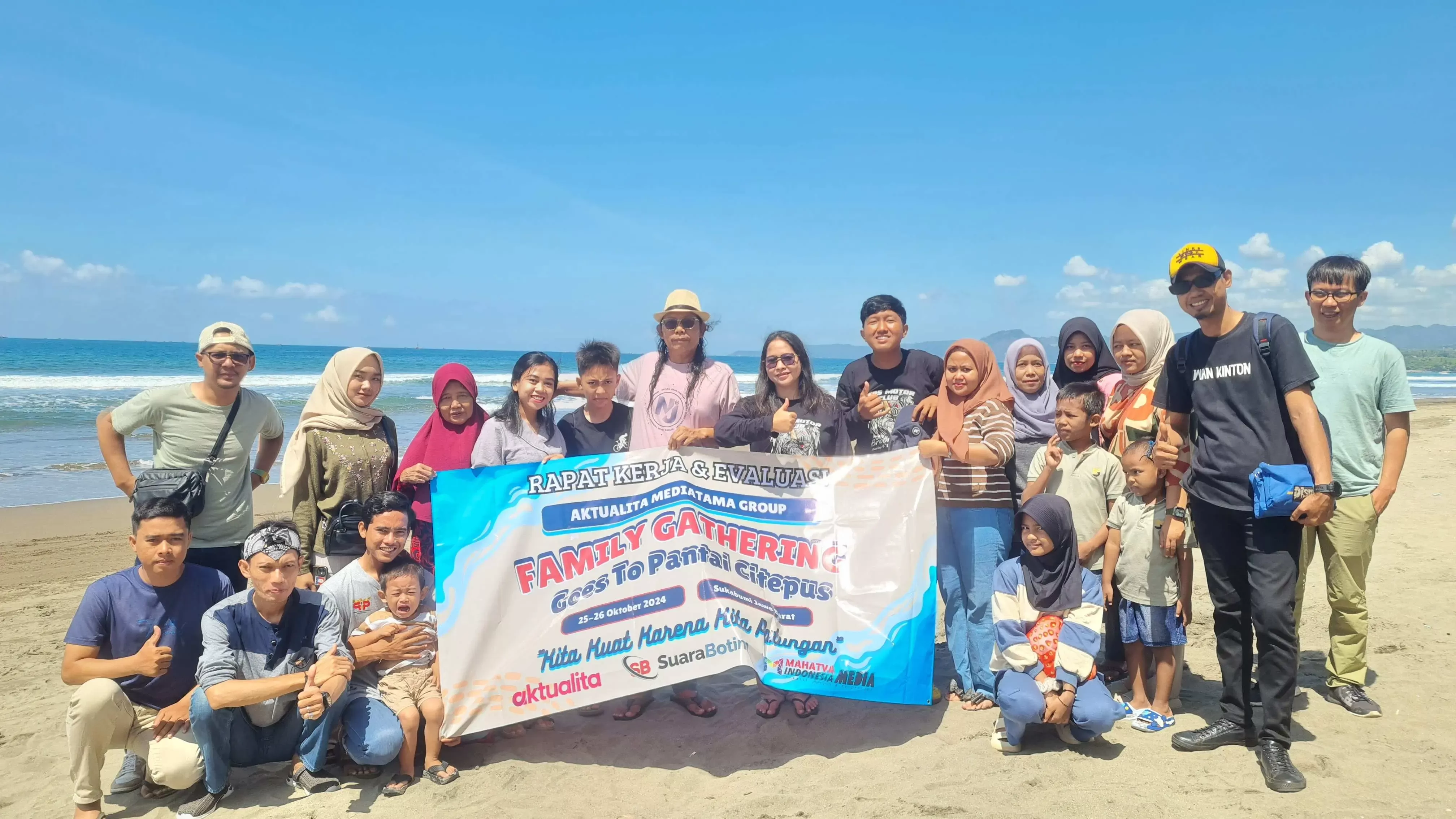 Family Gathering Aktualita Mediatama Group di Pantai Citepus Sukabumi, Tingkatkan Kebersamaan 
