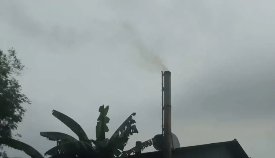 Pabrik Pengolahan Biji Plastik di Desa Cicadas Diduga Langgar Aturan, Asap Cerobong Cemari Lingkungan