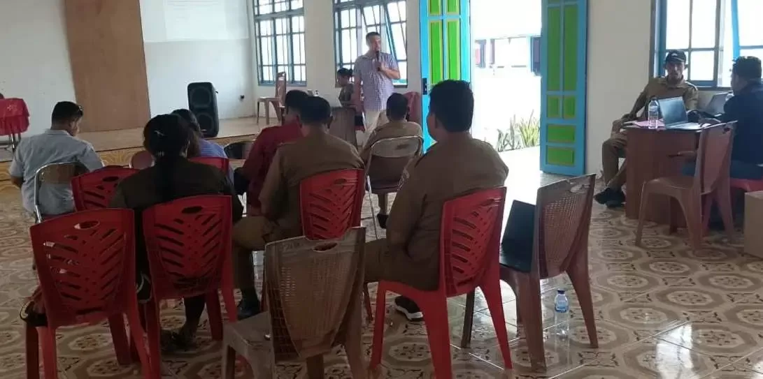 Staff Hukum Setda Kabupaten Kepulauan Tanimbar Gelar Acara Sosialisasi Pendamping Hukum di Desa Sofyanin