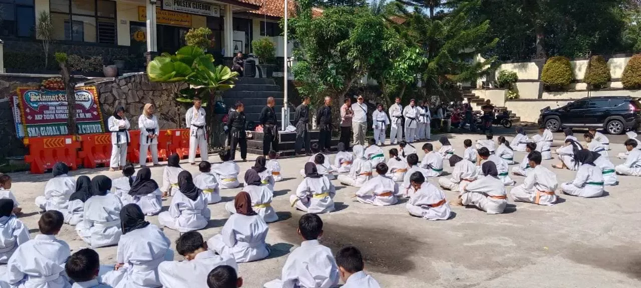 Bandung Karate Club Menggelar Latihan Bersama di Halaman Mako Polsek Cijeruk, Ini Harapanya