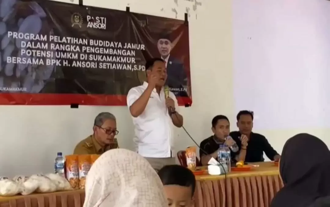 Anshori Setiawan Menggelar Pelatihan Budidaya Jamur Tiram Bagi Pemuda di Kecamatan Sukamakmur