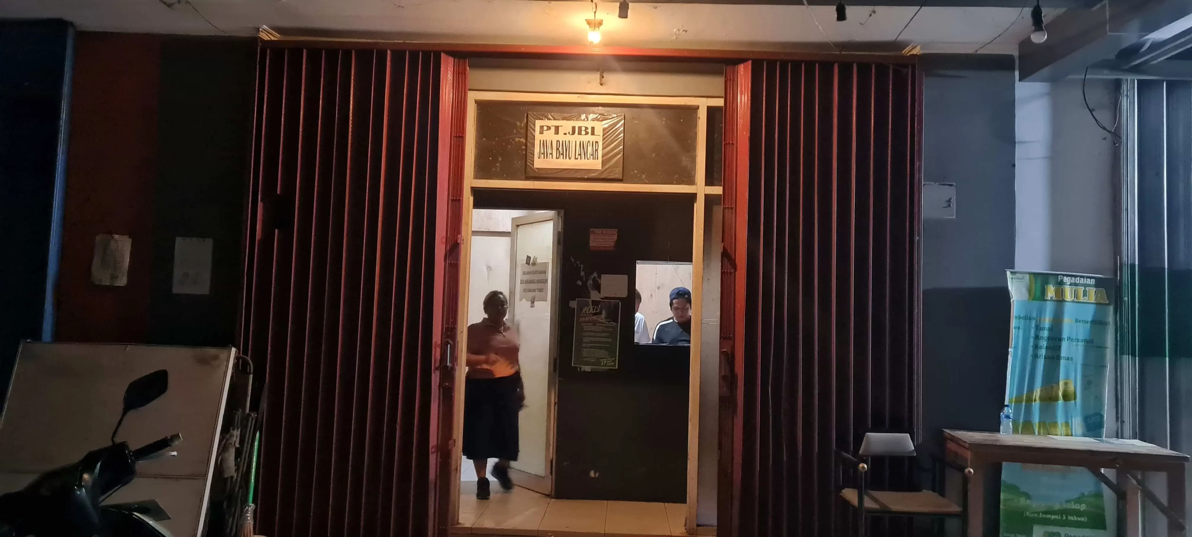 Tak Tersentuh Hukum! PT JBL Yang Berlokasi di Metland Cileungsi Bogor, Bebas Jual Miras