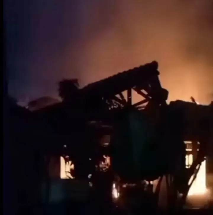 Akibat Puntung Roko, 1 Rumah di Cileungsi Bogor Hangus Terbakar Api