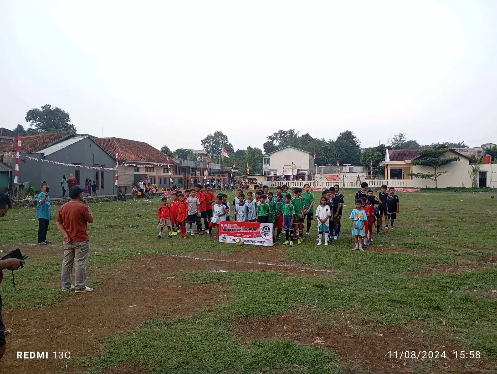 Pembukaan Turnamen Mini Soccer Tingkat RW di Kemang Bogor Berlangsung Meriah
