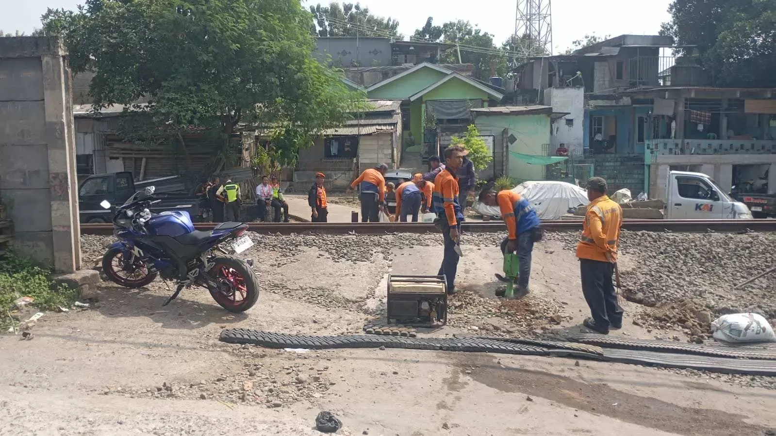 Usai Terjadi Kecelakaan Mini Bus Ditabrak Kereta Nambo, Ketua BPD Citereup Pinta PT KAI Pasang Palang Pintu