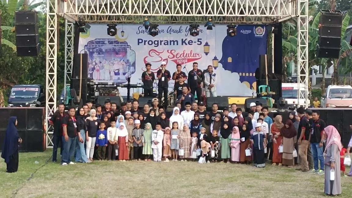 Bentuk Tali Asih, Sadulur Ngopi Santuni Anak Yatim Desa Wanaherang Bogor