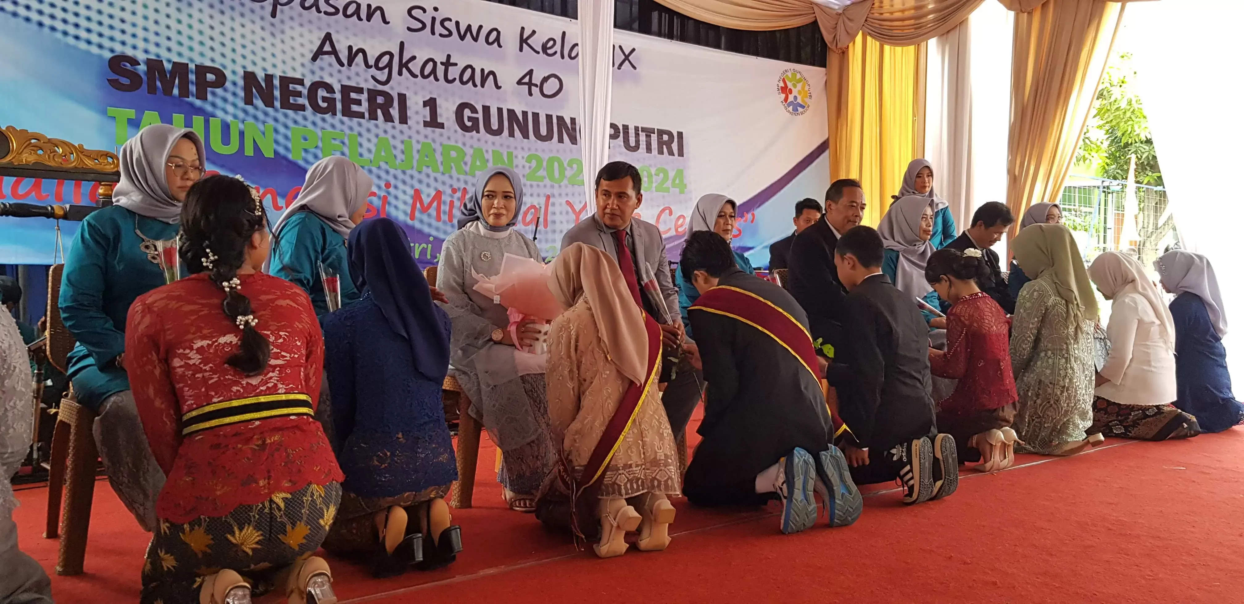 Pelepasan Peserta Didik di SMPN 1 Gunungputri 100 Persen Lulus, Omay Komara Sampaikan Pesan ini!