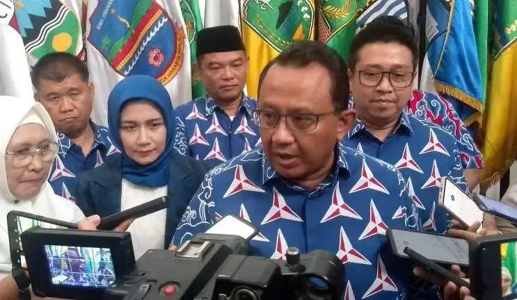 DPD Demokrat Jabar Lamar Bey Machmudin, Bertepuk Sebelah Tangan