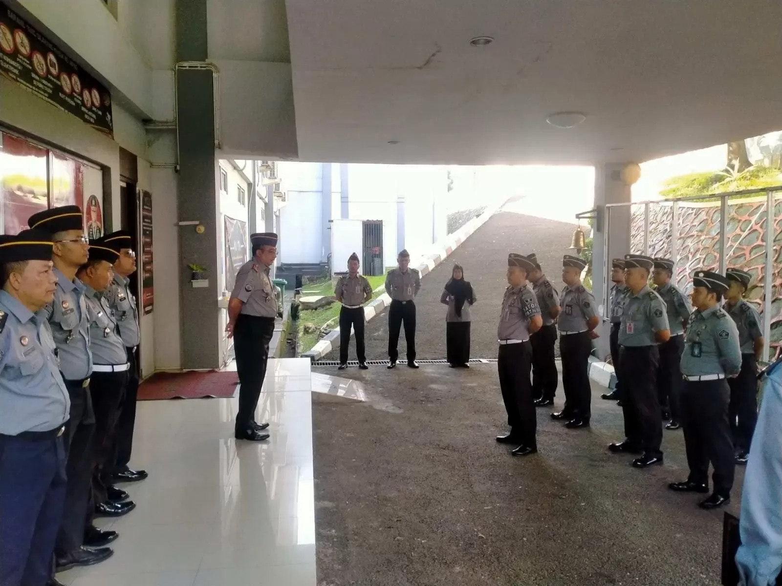 Meningkatkan Kinerja Organisasi, Kalapas Sentul Berikan Motivasi Para Pegawai Dalam Apel Pagi
