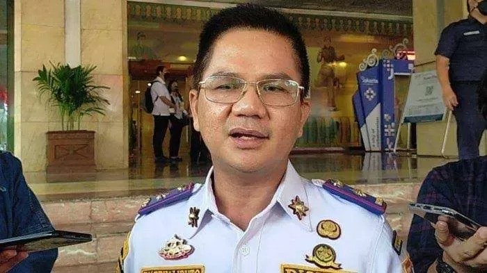Mobil Dinas Viral Buang Sampah Sembarangan Milik Dishub DKI