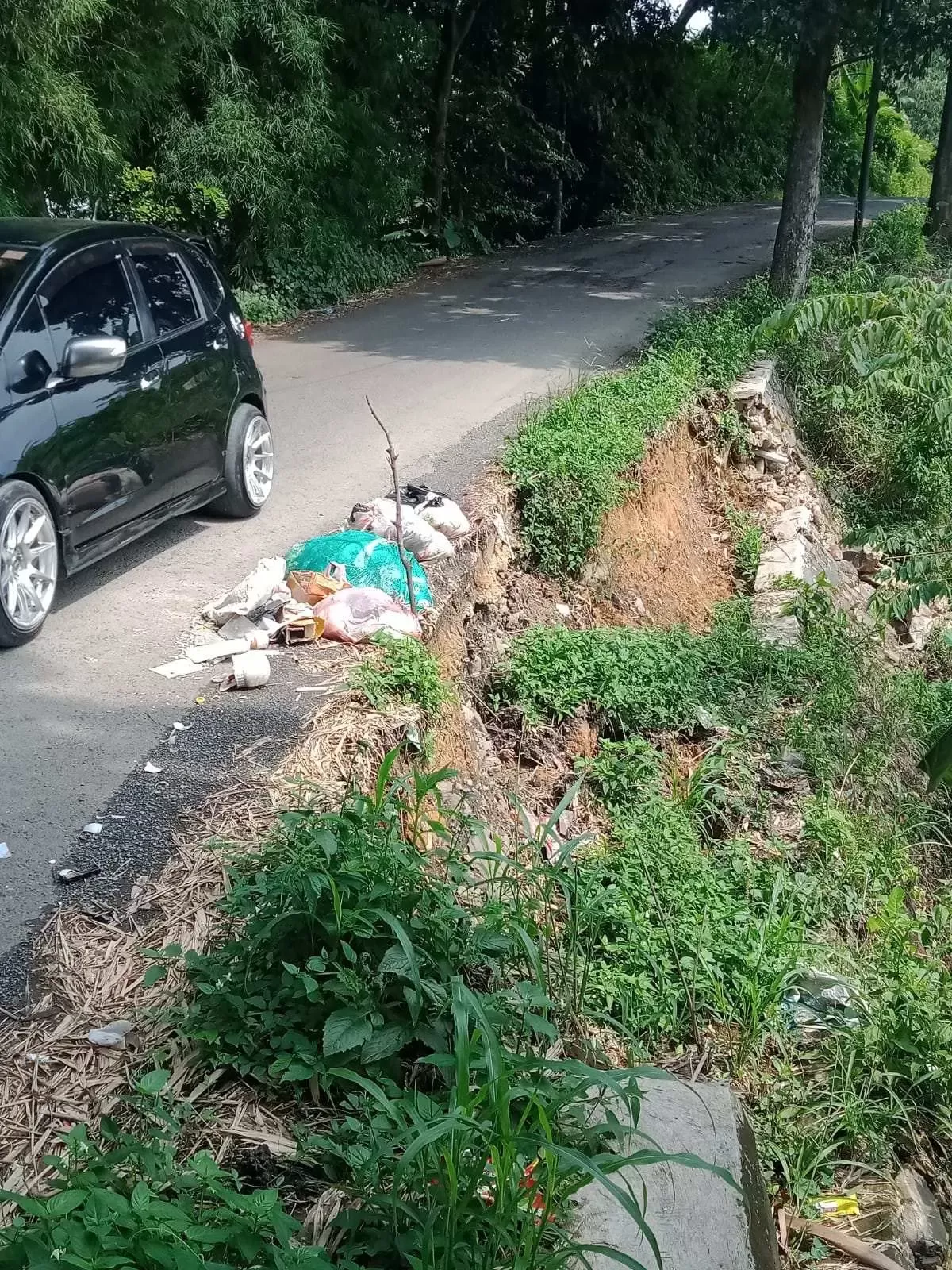 Kondisi Akses Jalan Sukamakmur Rawan Longsor! Ini Penanganan Yang dilakukan Pihak Kecamatan